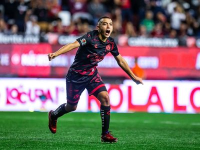 Gilberto Mora se convierte en el futbolista más joven en anotar un gol en la Liga MX (Video)