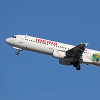 Caos en el aeropuerto: un pasajero de Iberia agredió a la tripulación y abrió una puerta de emergencia