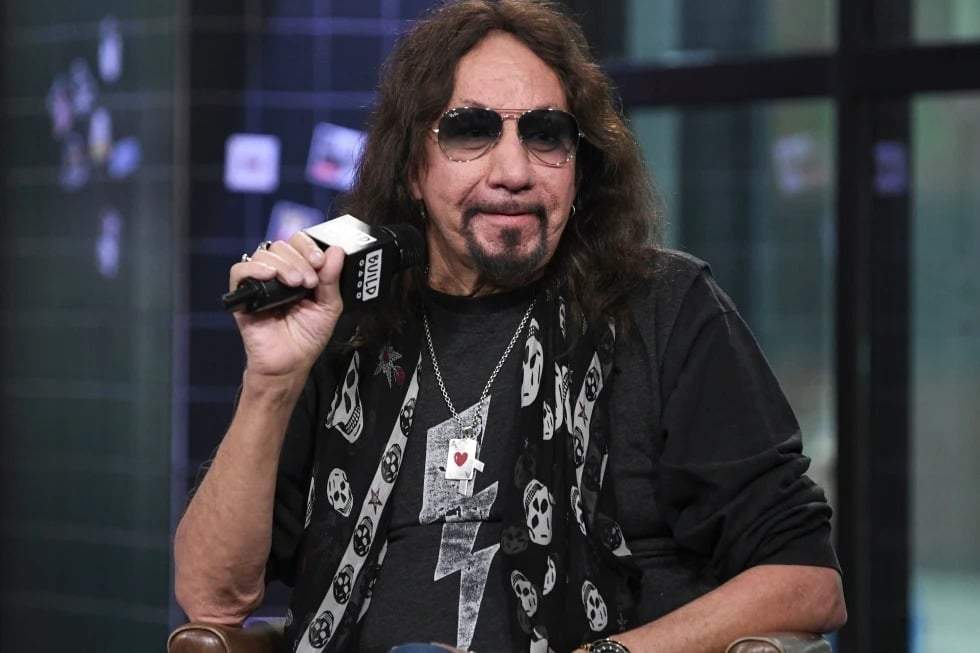 Autopsia revela que Ace Frehley, guitarrista de Kiss, murió debido a heridas sufridas por una caída