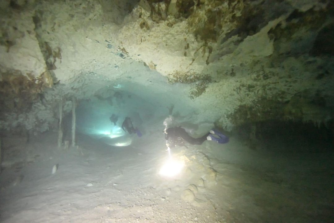 02_Agua de rios subterraneos de Dos Ojos