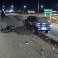 Internaron con graves lesiones a una mujer policía que chocó en su moto