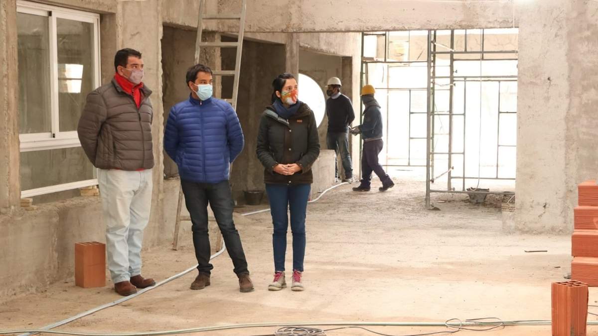 Carlos Koopmann junto Gustavo Caviasso y Soledad Quiroga, Secretario y Subsecretaria de Planificación Urbana y Obras Públicas. Fuente: (Twitter)
