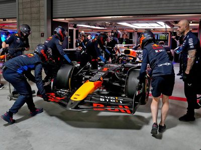 Russell logra la pole en Las Vegas y Verstappen supera a Norris en la lucha por el campeonato