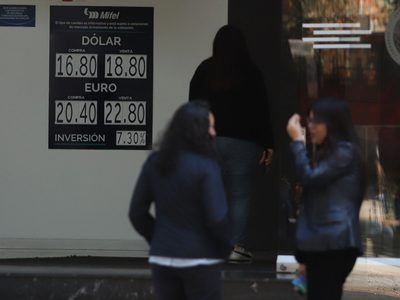 Peso gana a pesar de datos de inflación