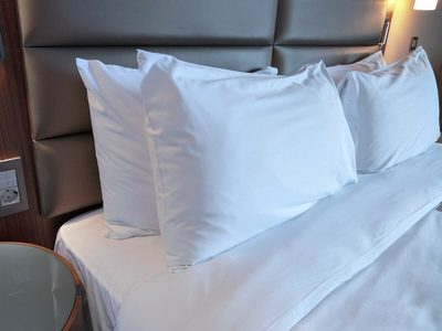 Con pocos ingredientes y de la forma más fácil: el truco para dejar como nuevo el respaldar de tu cama
