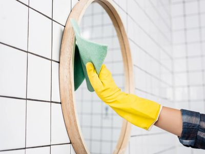 Nunca más se te empañará el espejo del baño: mirá estos insólitos trucos