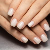 Nail Art: los diseños de manicura perfectos para uñas cortas que triunfa entre las mayores de 40