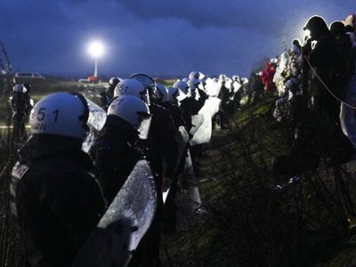 Policía alemana desaloja a activistas que protestan contra la ampliación de una mina de carbón