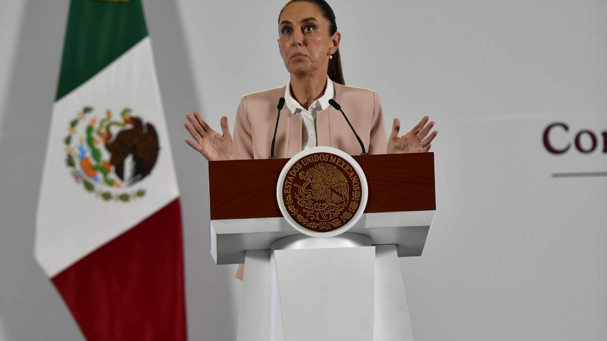 La presidenta durante la "mañanera del pueblo"