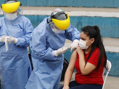 Más del 35% de la población nacional recibió una dosis de la vacuna contra el coronavirus