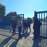 Fruticultores de Centenario bloquearon el predio de una empresa