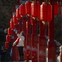 China fija objetivo de crecimiento económico del 5%; admite que no será fácil