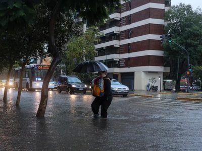 El SMN informó que 15 provincias estarán bajo alerta meteorológica durante este jueves