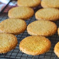 Para la hora de la merienda: prepará estas galletitas de coco y banana sin gluten y con solo 3 ingredientes