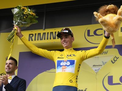Bardet gana la primera etapa del Tour de Francia que por primera vez inicia en Italia