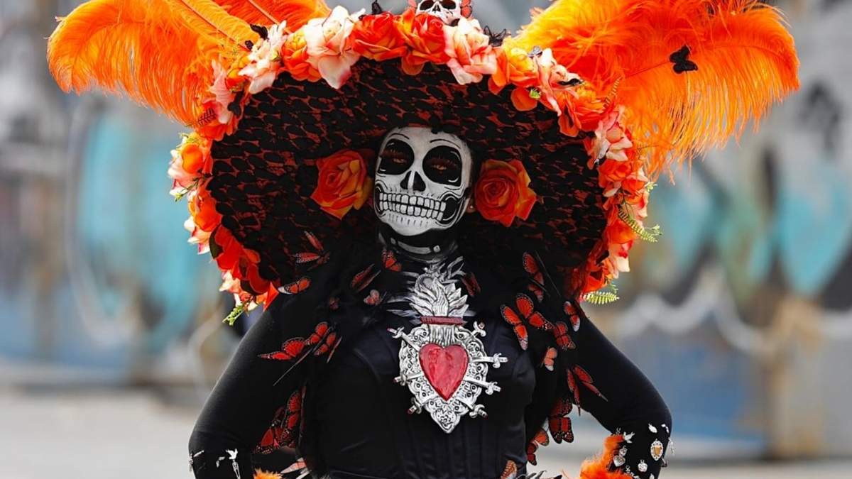 Catrina en el desfile de Día de Muertos de la CDMX 2024