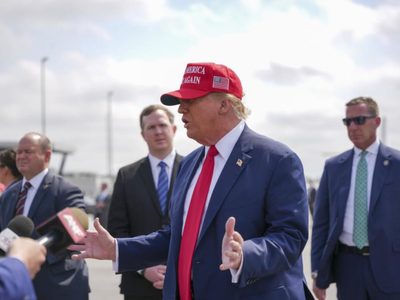 Trump dice que ley de Arizona que prohíbe casi todos los abortos va demasiado lejos