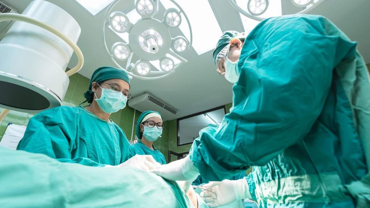 El hospital Son Llàtzer, en Palma de Mallorca, reconoció un error quirúrgico tras operar el dedo equivocado a un paciente. (Foto ilustrativa)