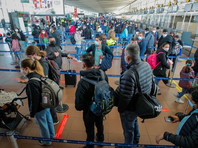 Denuncian demoras de tres horas en el aeropuerto para ingresar a Chile: ciudadanos indignados