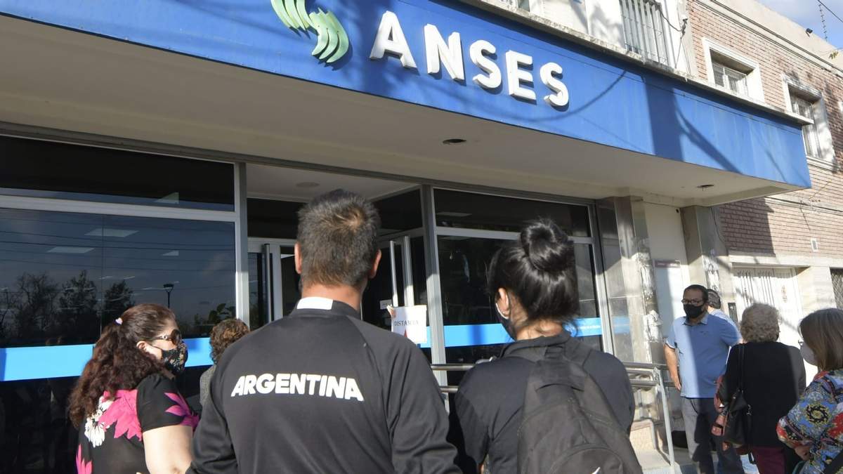 Así es el calendario de cobros en la ANSES para el lunes 12 de julio. Fuente: (Twitter)