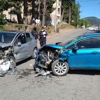Brutal choque en Bariloche: tres mayores y un menor fueron hospitalizados