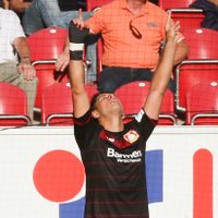 'Chicharito” suma los 100 goles en Europa