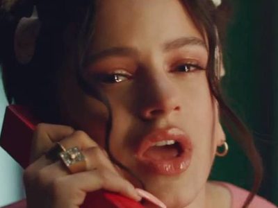 "Dedicada a un romance en la prisión": Rosalía deja boquiabiertos a sus fans con esto ¡Preparate!