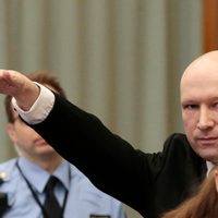 Corte noruega admite reclusión 'inhumana” de asesino de Oslo