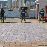Marinos detienen a cuatro personas por transportar 725 kilos de presunta cocaína