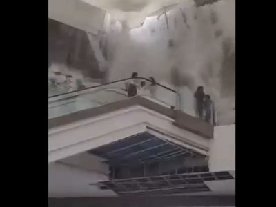 Por la lluvia, colapsa el techo de una plaza comercial de NL; hay 5 heridos (Video)