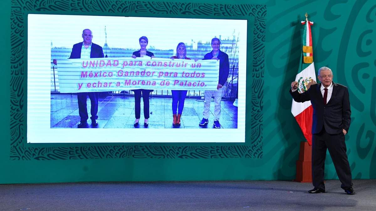 El presidente mostró una foto en la que aparece el empresario