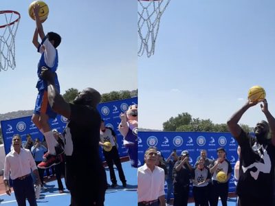 Shaquille O’Neal visitó Ecatepec y donó 500 pares de tenis deportivos a niños de ese municipio