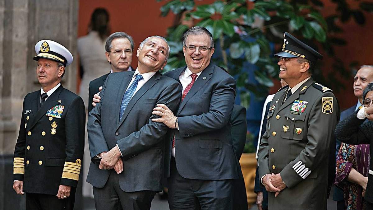López y Ebrard. Juego rudo