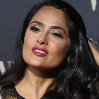 Salma Hayek saluda a sus fans por el "5 de mayo"