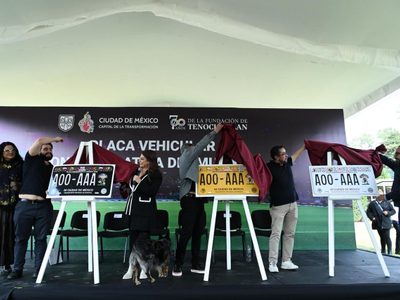 Presentan las placas vehiculares conmemorativas de la Copa del Mundo 2026