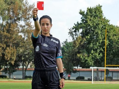 Katia Itzel García la primera árbitra central en un partido de la Liga Expansión