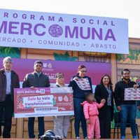 Brugada entrega vales Mercomuna y anuncia que para 2026 duplicará los apoyos