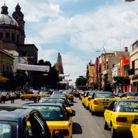 Detienen a 47 tras agresión contra taxistas que repudian a Uber en Jalisco