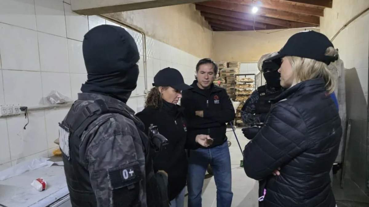 Dos sospechosos lograron evadir el cerco policial y escaparon a bordo de vehículos. Fuente: (Noticias Nqn)