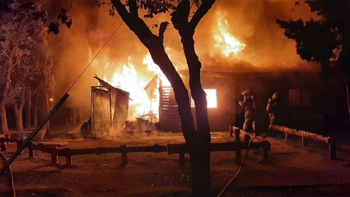 Aún no se sabe cómo se originó el incendio. Fuente: (Twitter)