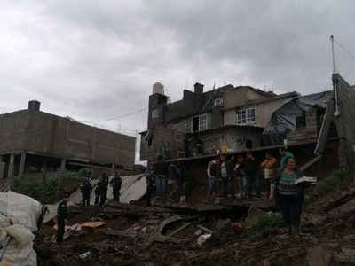 Familia muere sepultada por deslave en Villa Guerrero, Edomex (Video)