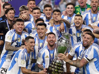 Quién es el jugador de la Selección argentina que tendría un polémico romance con una influencer española