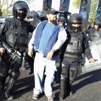 Detienen a 26 maestros de la CNTE por bloquear vías federales en Michoacán