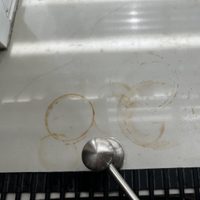 El truco de las abuelas para eliminar las manchas de óxido de superficies de cerámica o metal en tiempo récord