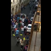 Ambulantes se enfrentan con personal del ayuntamiento y policías de Cuernavaca