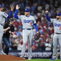 Snell brilla y el bullpen de Dodgers frena remontada de Filis para ganar 4-3 en el segundo juego