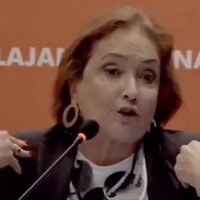 Patricia Armendáriz explota tras sufrir abucheo en la FIL de Guadalajara por defender a AMLO (Video)