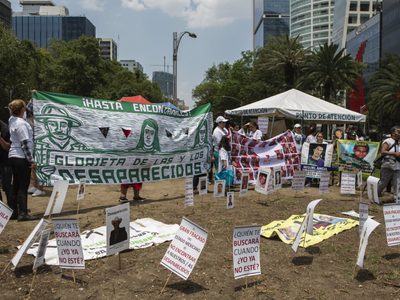 Acusan al gobierno de la CDMX de borrar el memorial en “la Glorieta de las y los Desaparecidos”
