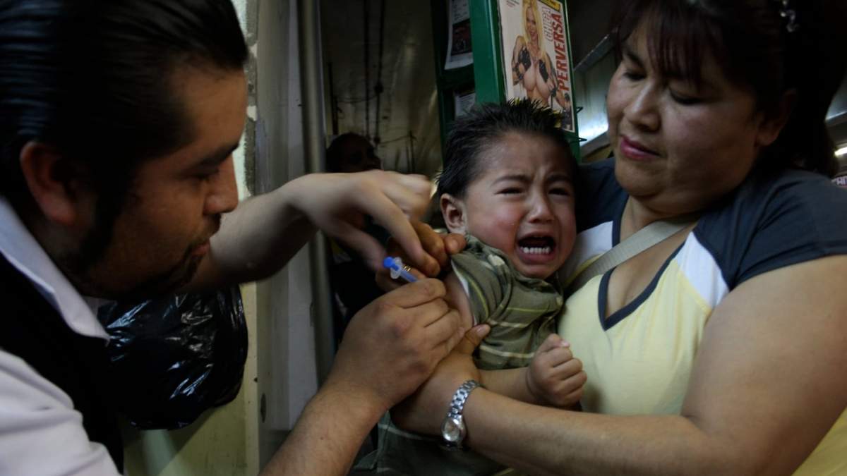 Aplicación de vacunas a niños en México