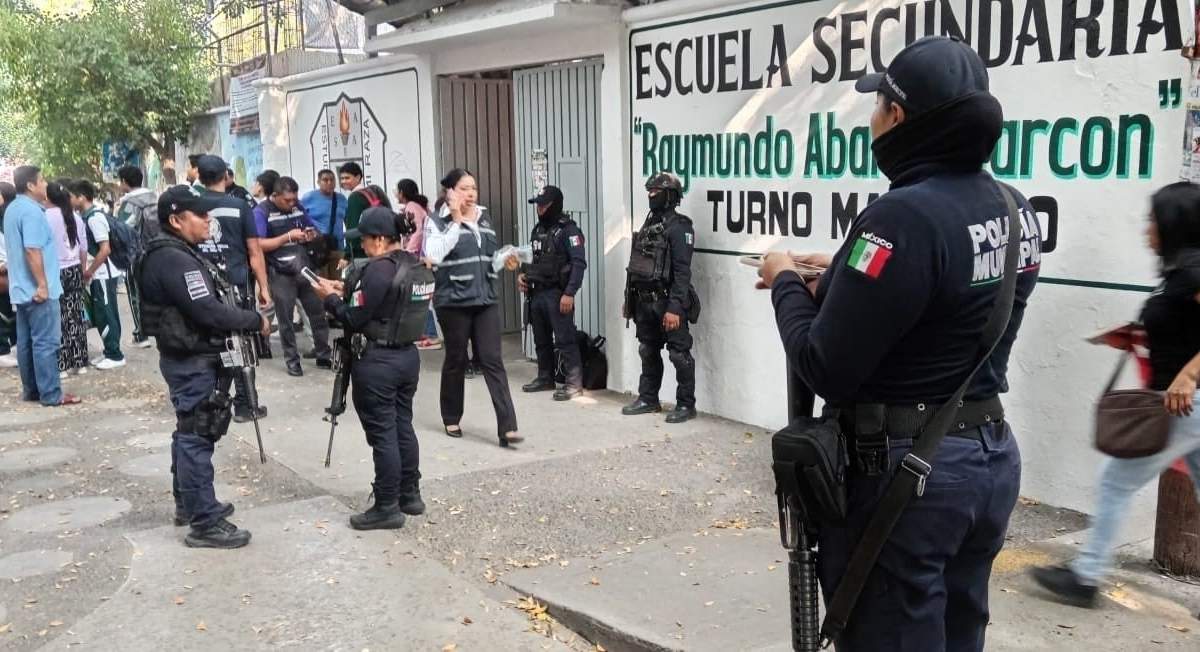 Evacuan a cerca de mil estudiantes de secundaria en Guerrero ante amenaza de ataque armado